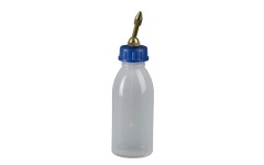 Foto OLIESPUIT POLYETHYLEEN 125 ML MET MESSING BUIS PRESSOL